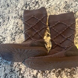 UGG women's Chocolate Knit Boots size 8